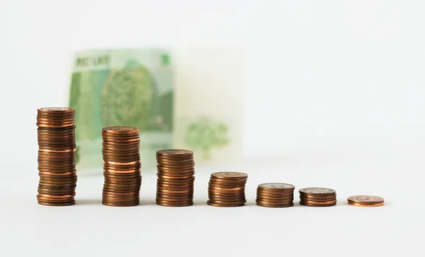 Beyaz arkaplanda paralar