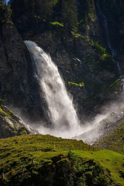 Şelale Stauber ya da Wasserfall Stuber, Uri Kantonu, İsviçre, Şelale, Alplerdeki Şelale
