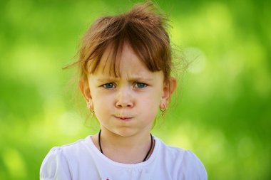 küçük kız oyun maymun