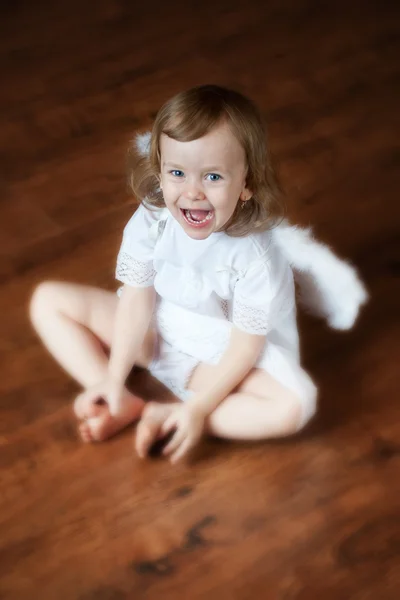 Little girl with angel wings — Stock Photo, Image