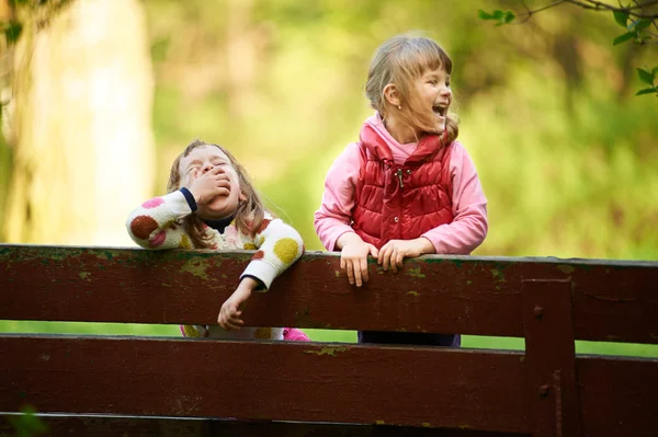 Bambine che ridono — Foto Stock