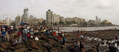 Yerel halkın uzun bir hafta sonu kutlamak