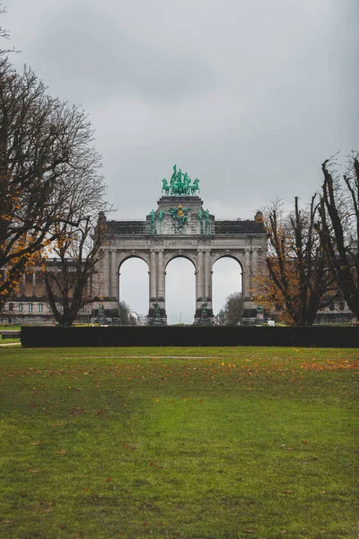 Berlin 'deki Aziz George Anıtı.