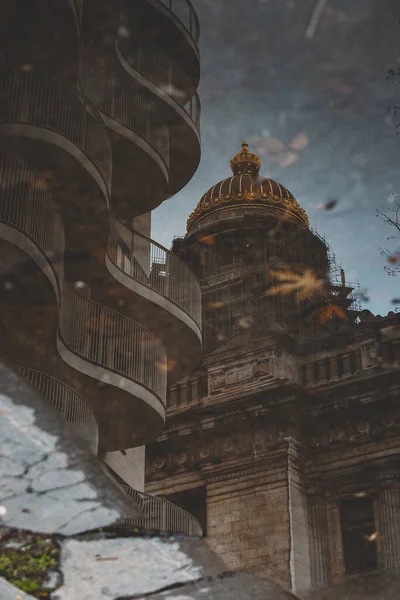 Brüksel 'de Adalet Sarayı Kubbesi' nin yansıması