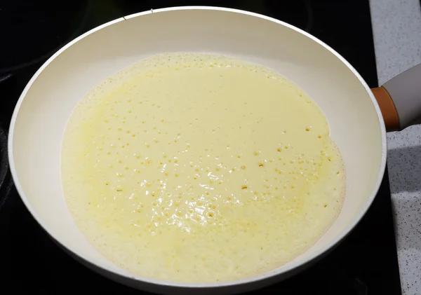 Making a pancake — Stock Photo, Image