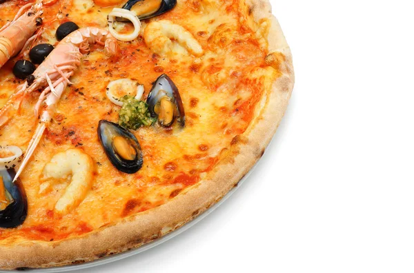 Close-up van grote Italiaanse pizza met zeevruchten en Noorwegen kreeft — Stockfoto