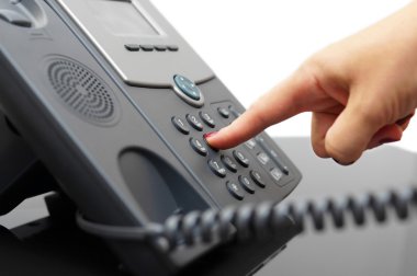 kadın el bir telefon numarasını çevirme
