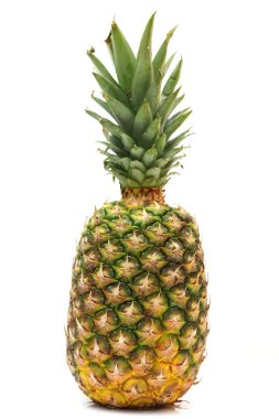 Olgun ananas beyaz arkaplanda izole