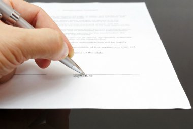 işadamı sözleşme imzalama