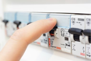 adam fusebox dönüm