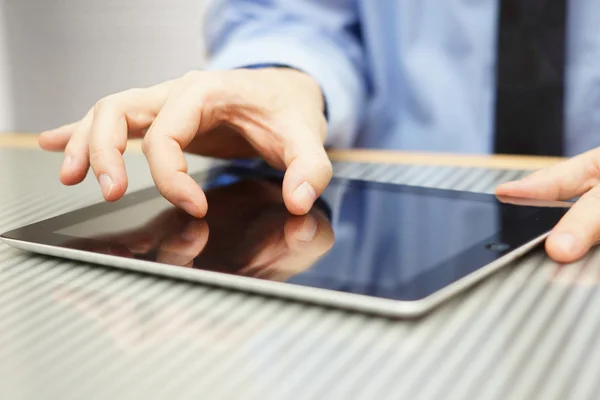 Businessman working on digital tablet, closeup — ストック写真