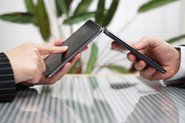 kadın ve erkek için anot akıllı cep telefonu dosya aktarımı