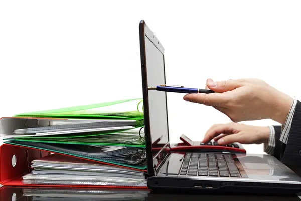 Auditor pointing with pen on laptop screen, showing financial in — Stock Photo, Image