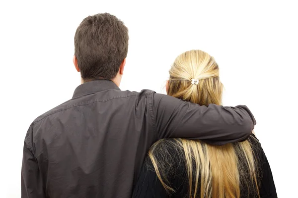 Vista posterior de la pareja joven (hombre y mujer) abrazo — Foto de Stock