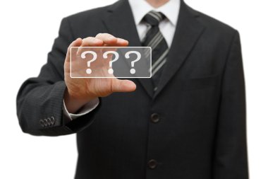 işadamı soru işaretleri gösterir