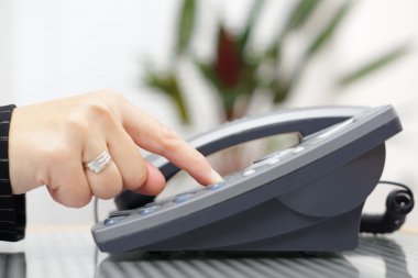 iş kadını sabit hat telefon çevirme