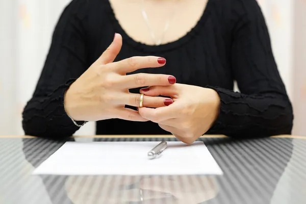 Break up . Woman is taking off the ring from hand — Stock Photo, Image