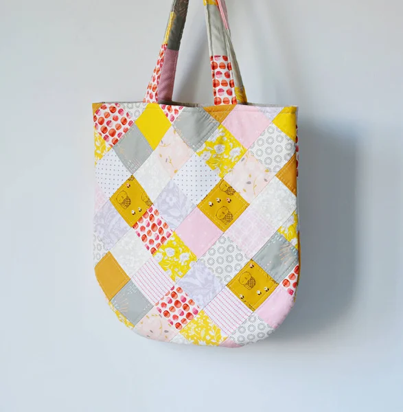 Bolso Mano Patchwork Sobre Blanco — Foto de Stock