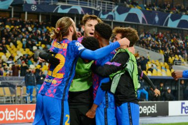 KYIV, UKRAINE - NOVEMBER 02, 2021: Barcelona 'nın oyuncuları Dinamo Kyiv ve Barcelona arasındaki UEFA Şampiyonlar Ligi futbol maçından sonra kutlama yaptılar