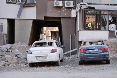 KYIV, UKRAINE - 29 Nisan 2022: 28 Nisan 2022 akşamı bir Rus Cruise füzesinin Kyiv 'in merkezindeki bir apartmanda patlamasının sonuçları.