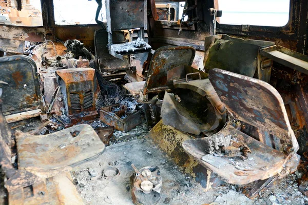 Gostomel 'deki Antonov havaalanında imha edilen Kyiv askeri müzesinde imha edilen Rus özel zırhlı aracı 