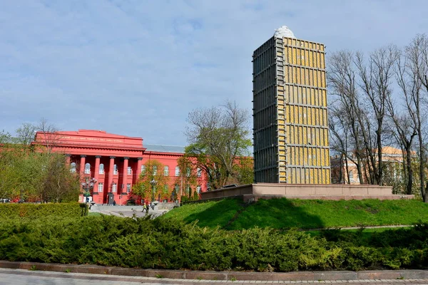 Schutzschilde Umgeben Das Denkmal Des Schriftstellers Taras Schewtschenko Vor Möglichen — Stockfoto