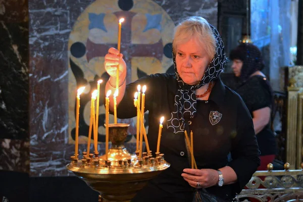 Kyiv Ukraine 2022 Woman Lights Candle Farewell Ceremony Volodymyr Cathedral — ストック写真