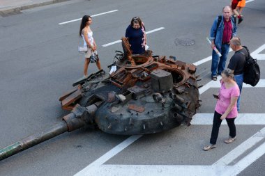 People inspect the destroyed equipment of the Russian army displayed at Khreshchatyk in the center of Kyiv. Ukrainians will celebrate the 31st anniversary of Independence Day on August 24, 2022. Russia invaded Ukraine on February 24, 2022, triggering