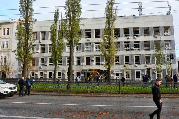 Kyiv Ukraine Oktober 2022 Een Kantoorgebouw Werd Getroffen Door Russische — Stockfoto