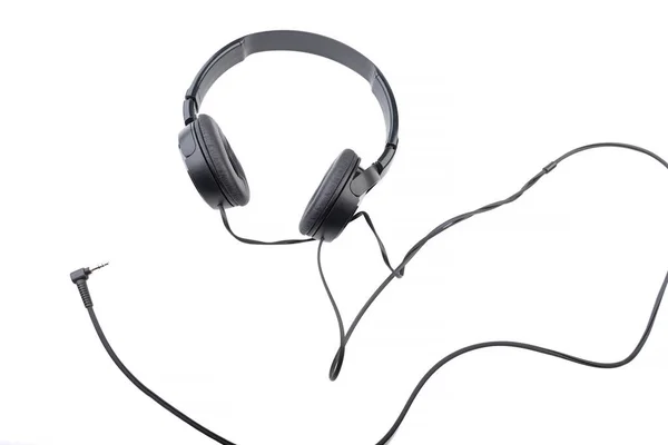 白色背景上的黑线耳机 分离的黑色耳机 音频附件 — 图库照片