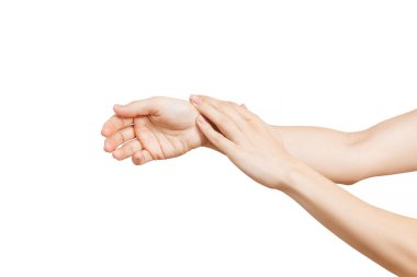 Temizlik, temizlik ve kişisel hijyen araçları. Güzel kadın elleri kapalı, beyaz bir odada. Sağlık ve güzellik kavramı - kadın yumuşak tenli elleri.