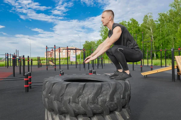 Fit Young Man Jumping Tire Crossfit Style Street Male Athlete — Photo