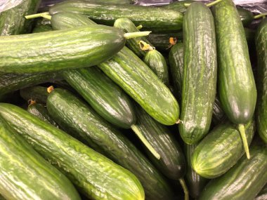 Makro foto yemek salatalıkları. Doku desenli yeşil salatalıklar. Resim taze yeşil salatalıklar