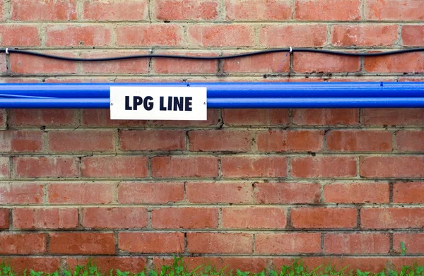 LPG gas linje på vägg — Stockfoto