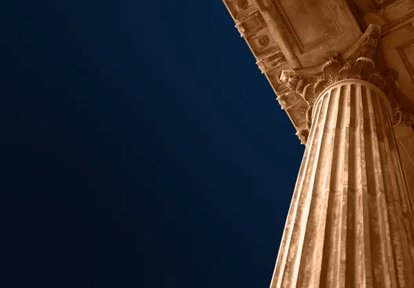 Colonne dell'istruzione o del tribunale — Foto Stock