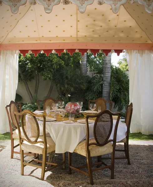 Dışarıdan yemek çadır — Stok fotoğraf