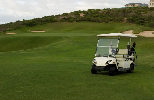 Golf cart at seaside holiday resort — Stock Photo, Image