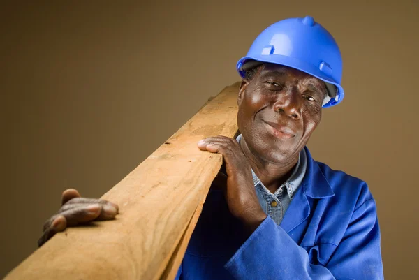 Leitender afrikanischer Arbeiter — Stockfoto