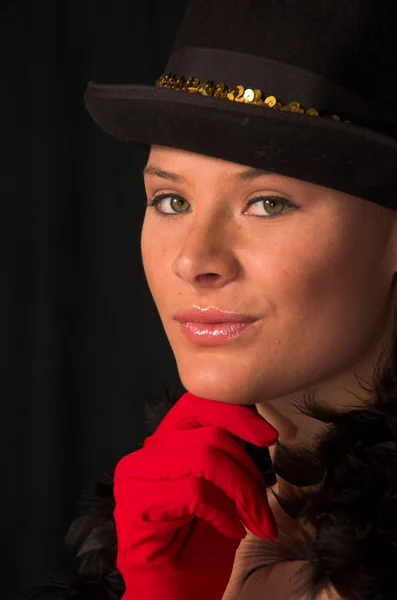 Modelo con sombrero y guantes rojos —  Fotos de Stock