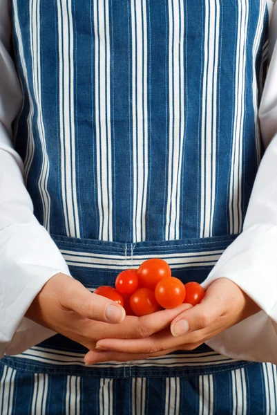 Donna chef con pomodori — Foto Stock