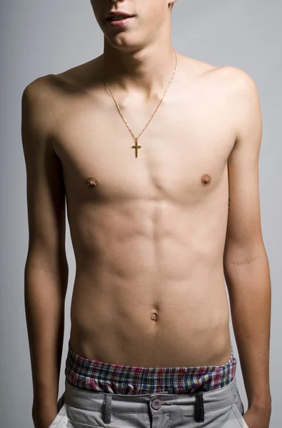 Hombre joven con músculos del estómago magro —  Fotos de Stock