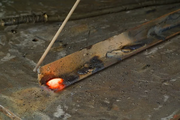 Saldatura a caldo rossa lavorazione dei metalli — Foto Stock