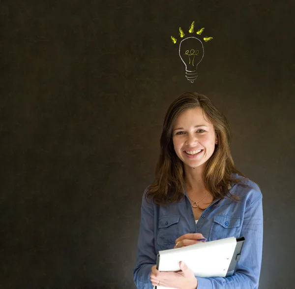 明るいアイデア電球思考ビジネス女性 — ストック写真