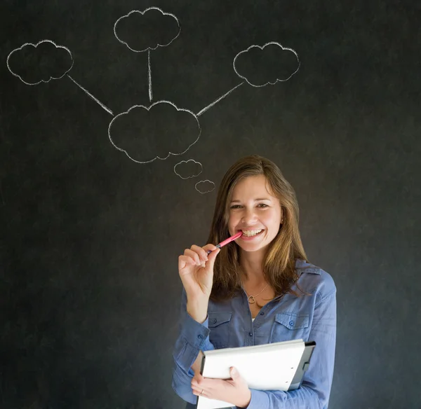 Pensando mujer de negocios con pensamientos de nube de tiza —  Fotos de Stock