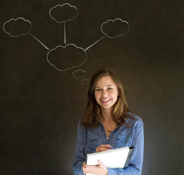 Pensando mujer de negocios con pensamientos de nube de tiza — Foto de Stock