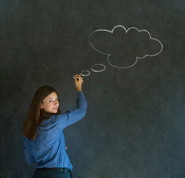 Kobieta z myśl myślenia kreda chmura — Zdjęcie stockowe