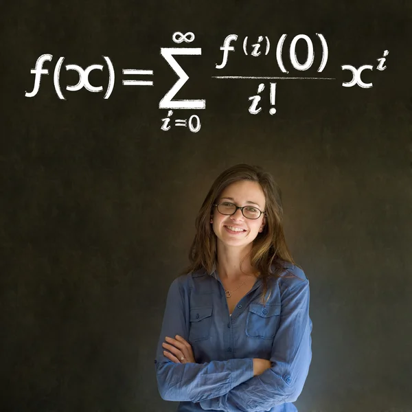 Mathe- oder Mathematiklehrer mit Kreidehintergrund — Stockfoto