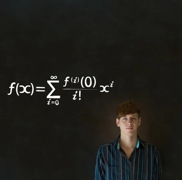 Mathe- oder Mathematiklehrer mit Kreidehintergrund — Stockfoto