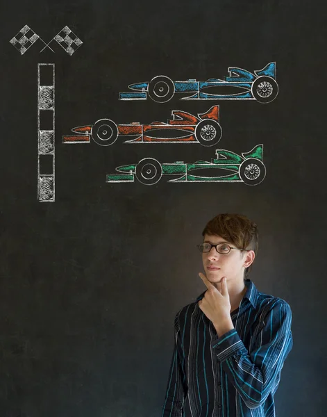ビジネスの男性、学生または教師フォーミュラ 1 レース車ファン黒板背景 — ストック写真