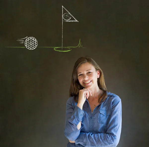 Mulher pensando em fundo blackboard golfe — Fotografia de Stock